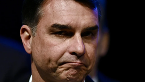 Assessora de Flávio Bolsonaro tratou de emenda com “Peixe”, condenado pela morte de Marielle